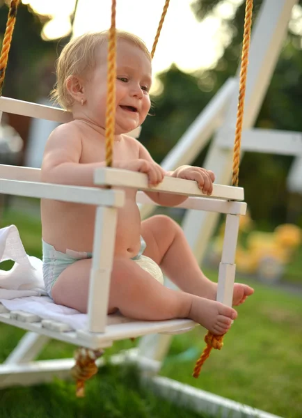 Baby swing — Stockfoto