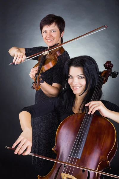 Musiker spielen Geige — Stockfoto