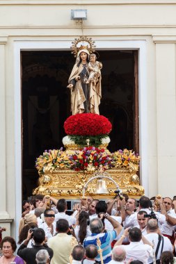 Virgen del carmen kiliseden Başlarken