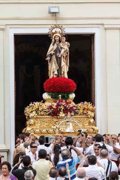 Virgen del carmen vymanit se z církve — Stock fotografie