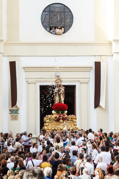 Virgen del Carmen saindo da igreja — Fotografia de Stock