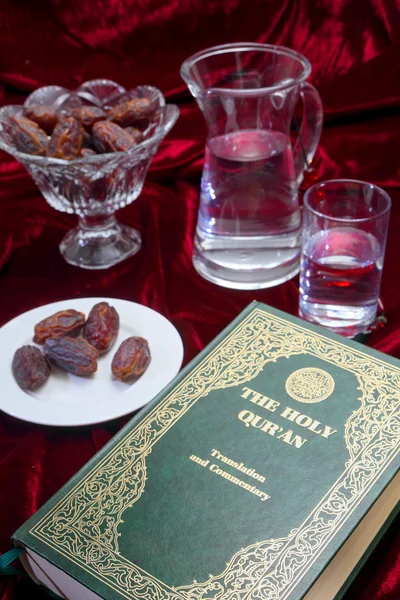 Рамадан вечір вертикальний — стокове фото