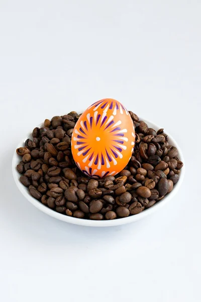 Huevo de Pascua y café — Foto de Stock