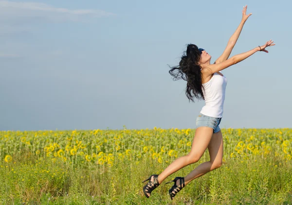 Kadın sevinç için atlama — Stok fotoğraf