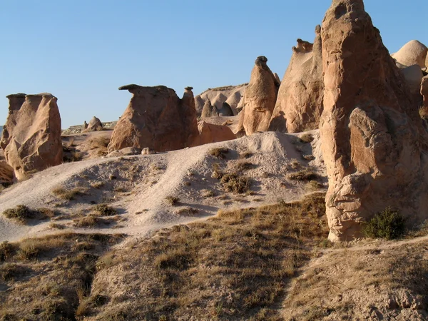 童话的烟囱，岩层，附近格雷梅，卡帕多细亚、 土耳其 — 图库照片