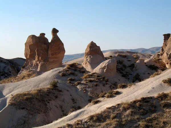 Fechimneys, klippformationer, nära Göreme, cappadocia, Turkiet — Stockfoto