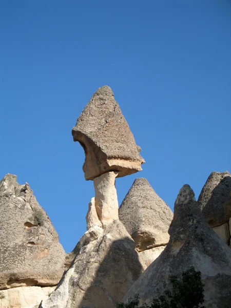 Pohádkové komíny, skalní útvary, poblíž goreme, Kappadokie, Turecko — Stock fotografie