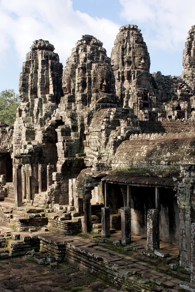 Antik bayon tapınakta angkor Kamboçya