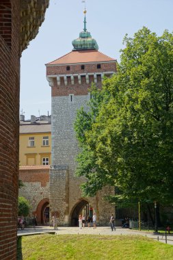 krakow, Polonya sokak Üç Kişilik Kapısı