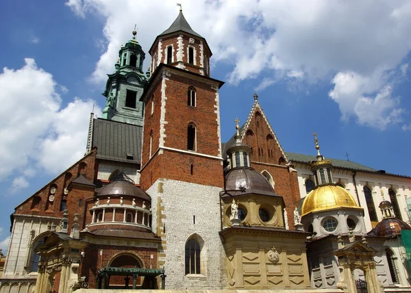 瓦维尔大教堂，大教堂大教堂的 sts。斯坦尼斯瓦夫和瓦茨拉夫在克拉科夫的瓦维尔希尔 — 图库照片