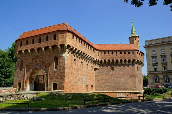 Krakov Barbakán. dříve připojeni k městské hradby pevnosti. — Stock fotografie