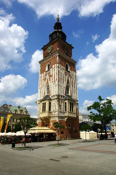 在克拉科夫，波兰在主要广场上的哥特式大会堂塔 — 图库照片