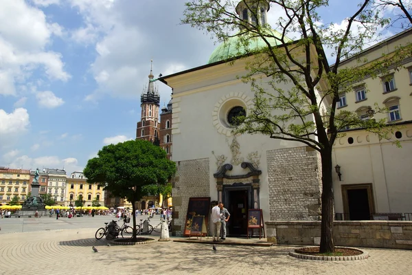 Krakov, Polonya eski şehir ana pazar meydanında — Stok fotoğraf