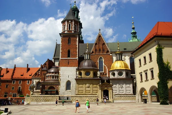 Catedral de Wawel, Catedral Basílica de los Santos. Stanislaw y Vaclav en la colina de Wawel en Cracovia — Foto de Stock