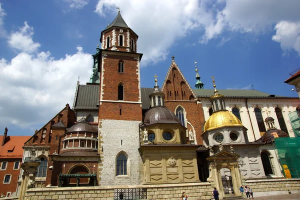 ヴァヴェル城の大聖堂、大聖堂、sts。スタニスワフおよび vaclav クラクフ ヴァヴェルの丘に — ストック写真