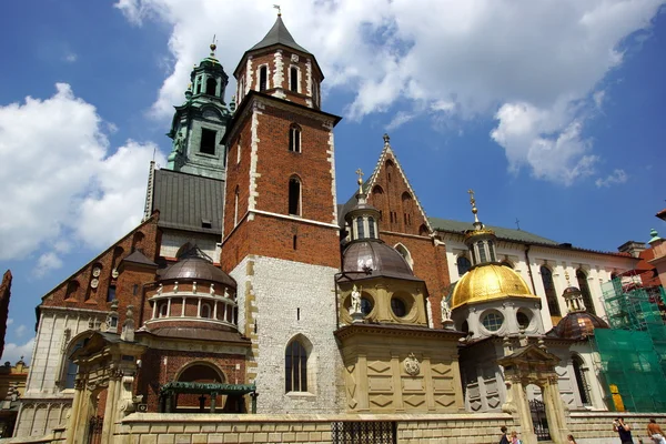 Catedral Wawel, a Basílica Catedral dos Santos. Stanislaw e Vaclav no monte Wawel em Cracóvia — Fotografia de Stock