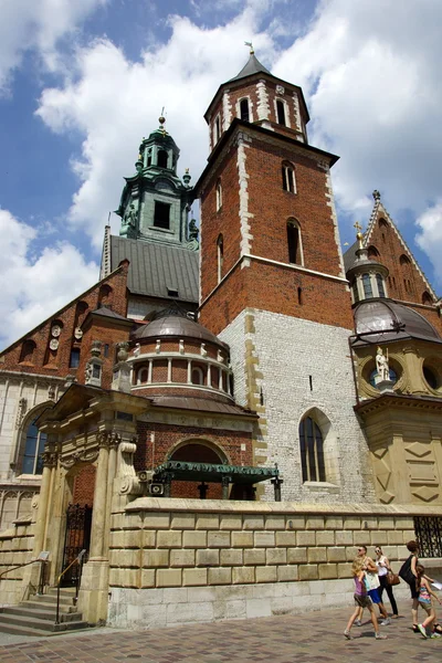 瓦维尔大教堂，大教堂大教堂的 sts。斯坦尼斯瓦夫和瓦茨拉夫在克拉科夫的瓦维尔希尔 — 图库照片
