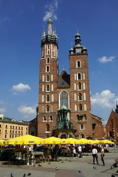 Marienkirche, kosciol mariacki, am Hauptmarkt in Krakau, Polen — Stockfoto