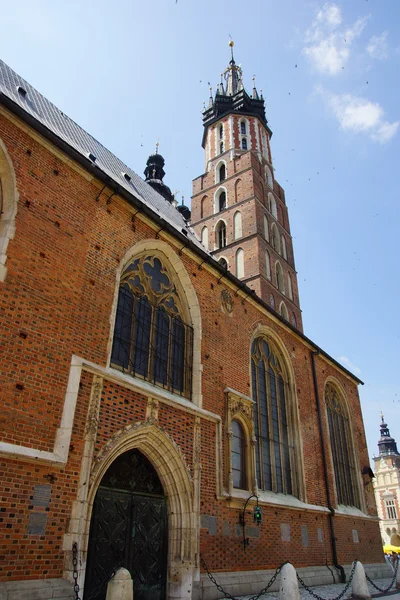 St mary's kilise, kosciol mariacki, ana Pazar Meydanı'Krakov, Polonya — Stok fotoğraf