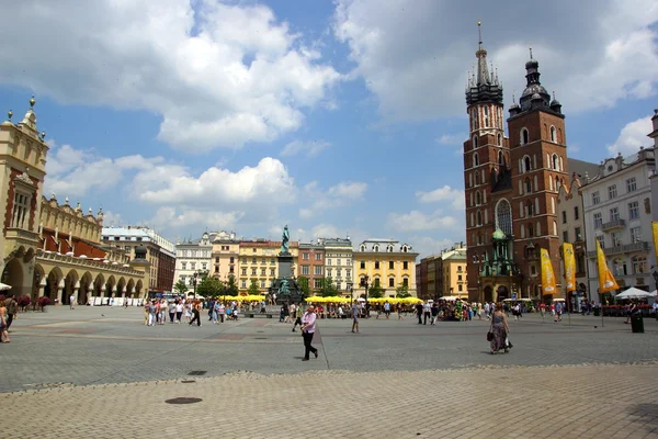 旧市街、ポーランド、クラクフの中央市場広場 — ストック写真