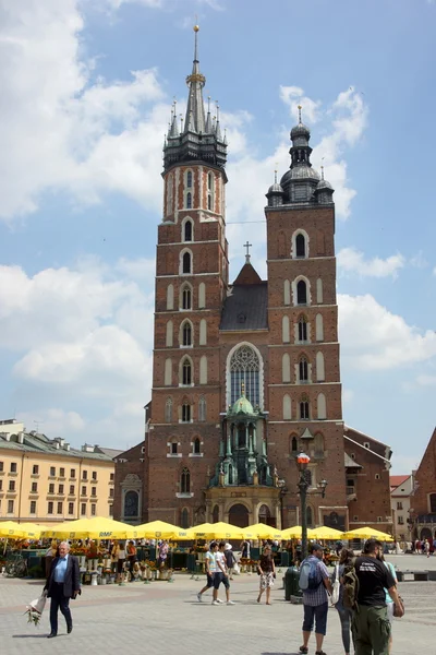 Het belangrijkste marktplein in Kraków, oude stad, Polen — Stockfoto