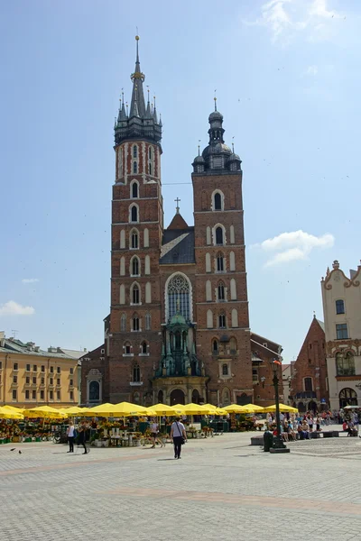 旧市街、ポーランド、クラクフの中央市場広場 — ストック写真
