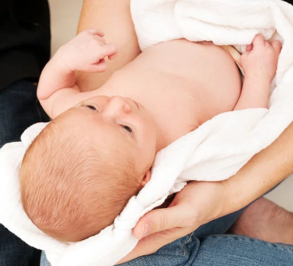 Sujetando bebé —  Fotos de Stock