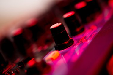 düğmeler ve topuzlar