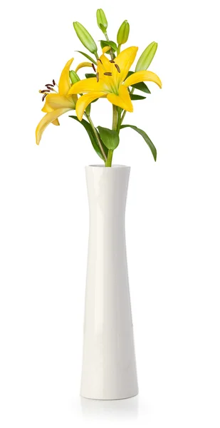Żółtą lilię w biały wazon — Zdjęcie stockowe