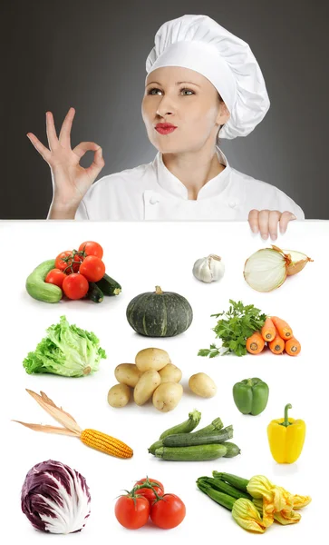 Chef femenino con colección de verduras —  Fotos de Stock