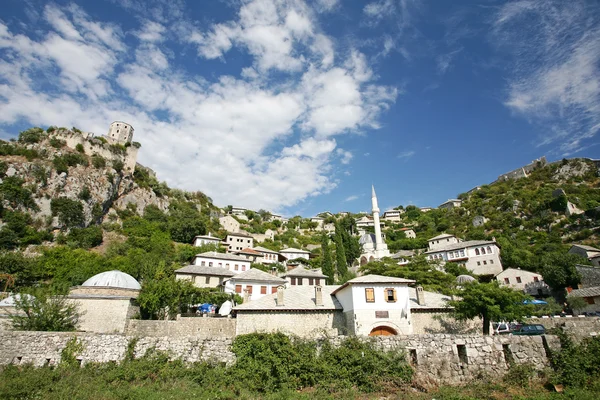 モスタルの近くのそびえる村 — ストック写真