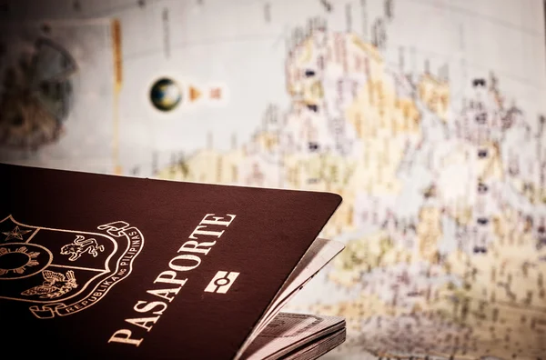 Карта паспорта і світу — стокове фото