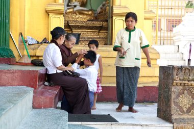 Yangon, myanmar - 28 Ocak. üst düzey Budist Rahibe