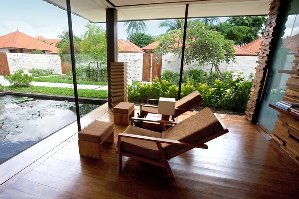Beautiful spa lounge setting in the tropics — Stock Photo, Image