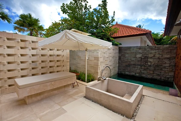 Beautiful outdoor shower area for spa in the tropics — Stock Photo, Image