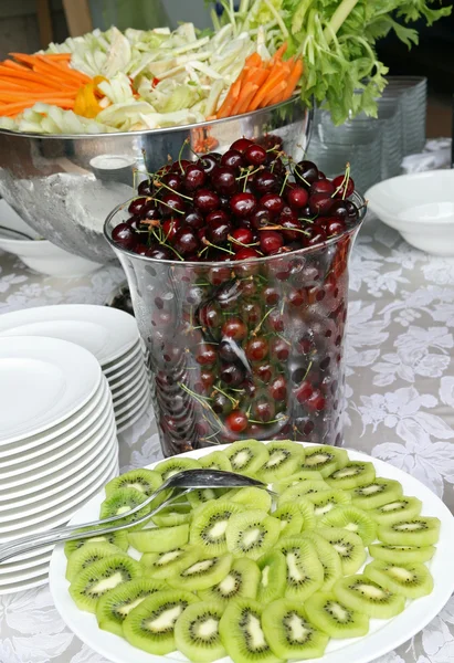 Fruit buffet mixed with kiwi green and red cherries — Stock Photo, Image