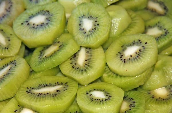 Zelená kiwi velké bohaté na vitamín c — Stock fotografie
