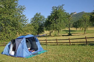 Mavi Alp yolculuk mola sırasında hiking çadır