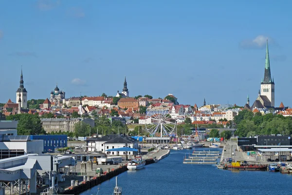 Stock image Panorama of the town of Estonia with the rides on the river and