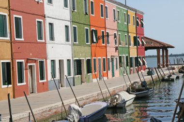 Venedik yakınındaki burano Adası renkli evleri