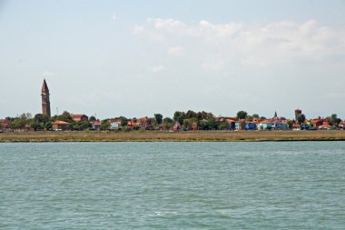 Venedik Lagünü ve arka planda burano Adası