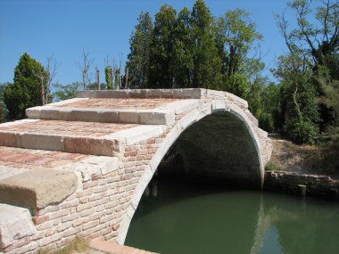 Şeytan torcello Venedik yakınındaki adada antik Köprüsü