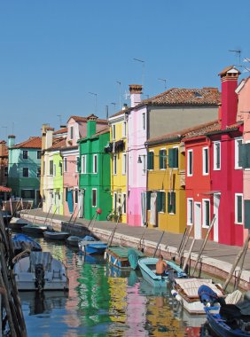 renkli evleri ile kanal ve boa burano Adası