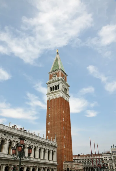 High Bell Tower of Saint Mark i — Stock Photo, Image