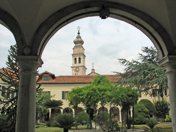 Çan kulesinde manastır — Stok fotoğraf