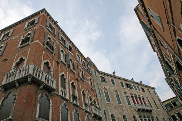 Historiadores antigos decoraram palácios típicos de Veneza — Fotografia de Stock