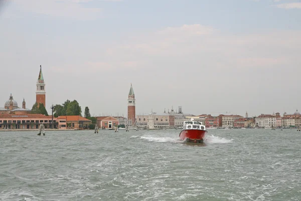 Bell Tower of saint Mark seen from the sea w — Stock Photo, Image