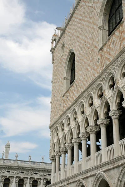 ヴェネツィアのドゥカーレ宮殿の詳細 — ストック写真
