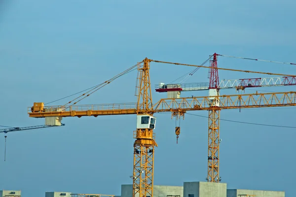 Tall steel crane at a construction site of construction — Stock Photo, Image