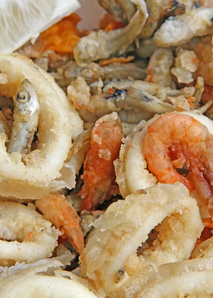 Peixe frito com costeletas de camarões — Fotografia de Stock